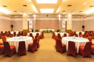 The business area and/or conference room at Hotel Luwansa Palangkaraya