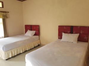 Cama ou camas em um quarto em Rinjani Family Homestay