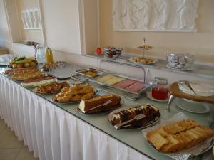 Makanan di atau di tempat lain dekat hotel