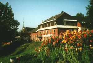 Un jardín fuera de Gasthof-Pension Rotes Haus