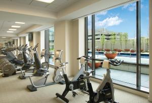 The fitness centre and/or fitness facilities at Four Seasons Hotel Denver