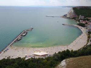 Peisaj natural din apropierea acestui aparthotel