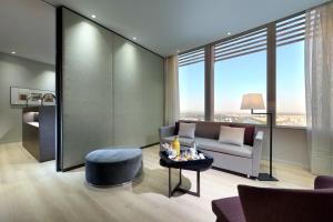 O zonă de relaxare la Eurostars Torre Sevilla