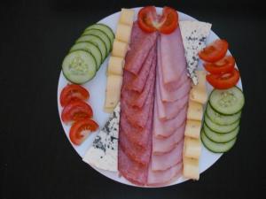 Comida na casa de hóspedes ou em algum lugar perto