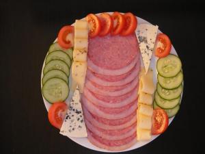 Comida na casa de hóspedes ou em algum lugar perto