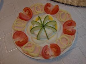 Comida na casa de hóspedes ou em algum lugar perto