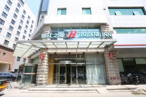 a building with a sign on the front of it at Jinjiang Inn Beijing Wangfujing in Beijing