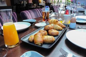 Makanan di atau berdekatan hotel