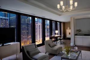 Телевизия и/или развлекателен център в The Langham Chicago