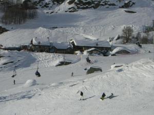 Hotel Baita Cretaz durante el invierno