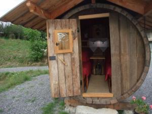 Fotografija u galeriji objekta Domaine du Grand Cellier - Insolite en Savoie u gradu Tournon