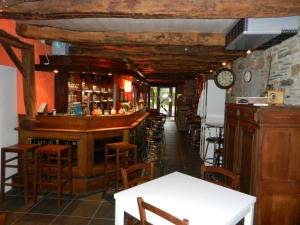 A restaurant or other place to eat at B&B Le 'Ti 'Bou de Refuge