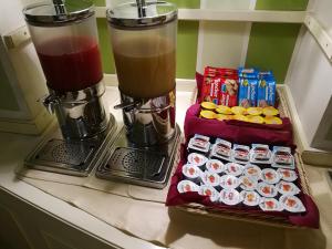 two drinks and snacks are sitting on a counter at Hotel Borgo Antico in Como