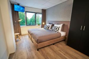 Ліжко або ліжка в номері Amrâth Apart-Hotel Schiphol Badhoevedorp