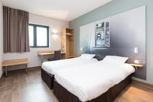 Cama ou camas em um quarto em B&B HOTEL Longwy Porte du Luxembourg