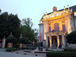 The building in which a vendégházakat is located