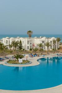 The swimming pool at or close to Vincci Helios Beach