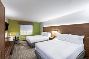 Holiday Inn Express & Suites Tulsa S Broken Arrow Hwy 51, an IHG Hotel房間的床