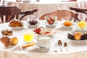 Makanan di atau berdekatan hotel