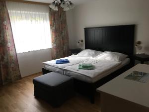 a small bedroom with a bed and a window at Gasthof Ogertschnig in Klagenfurt