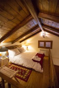 Una cama o camas en una habitación de Monte Bianco Villas