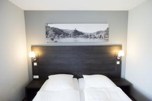 เตียงในห้องที่ aparthotel Cochem