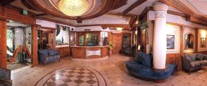 The lobby or reception area at Alexander Hotel Alpine Wellness Dolomites