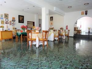 A seating area at Pagona Hotel