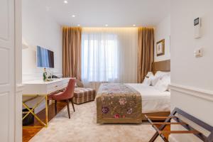 Ann Luxury Rooms tesisinde bir odada yatak veya yataklar