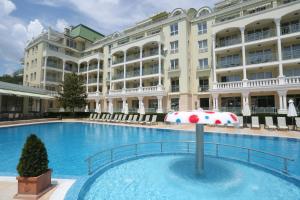 Басейн в ApartComplex Splendid або поблизу