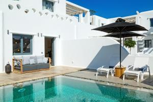 La alberca dentro o cerca de Portes Suites & Villas Mykonos