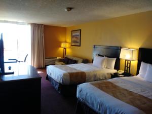 Quality Inn & Suites Fort Collins 객실 침대