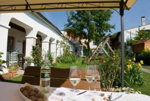 En hage utenfor Weingut Bohrn Himmelbett