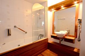 A bathroom at Greenhotels Roissy Parc des Expositions