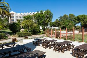 Um jardim no exterior de Penina Hotel & Golf Resort