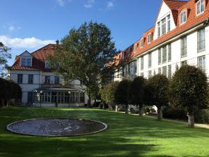 Un jardín fuera de Hotel Villa Heine Wellness & Spa