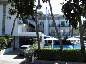 Πισίνα στο ή κοντά στο Suite Erica Lignano Hotel