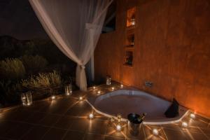 A bathroom at Herdade do Amarelo Nature & Spa