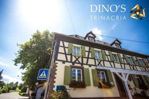 un edificio sul lato di una strada di Dino's Trinacria a Friesenheim