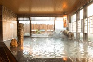 Hồ bơi trong/gần Dormy Inn Matsuyama Natural Hot Spring