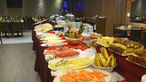 Makanan di atau di tempat lain dekat hotel