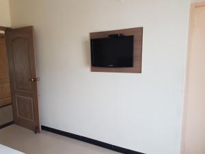 TV at/o entertainment center sa SK Residency