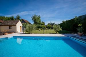 Swimming pool sa o malapit sa Le Jardin De Maurice