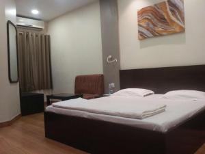 Pamposh Guest House GK II Market में एक कमरे में एक या कई बेड