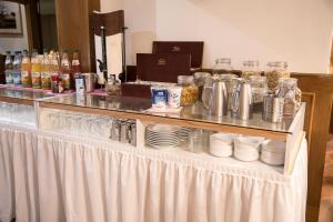 Coffee and tea making facilities at Central-Hotel Torgau