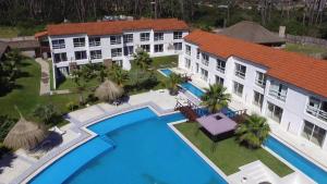 Punta del Este Arenas Hotel में या उसके करीब स्विमिंग पूल