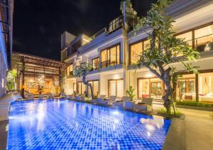 Piscina a Mokko Suite Villas Umalas Bali o a prop