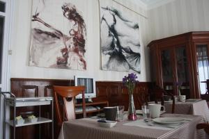 Un restaurant sau alt loc unde se poate mânca la Plaza Pombo B&B - Hostal