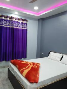 Giường trong phòng chung tại Hotel Sunaina International