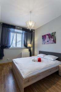 מיטה או מיטות בחדר ב-Apartamenty Centrum Częstochowa Stara Kamienica